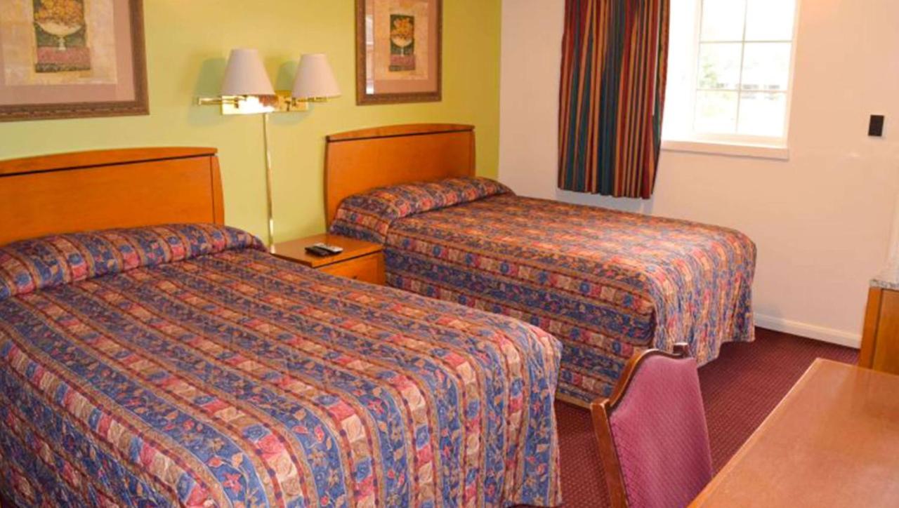 Relax Inn Bloomsburg Esterno foto