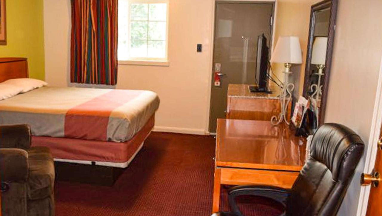 Relax Inn Bloomsburg Esterno foto