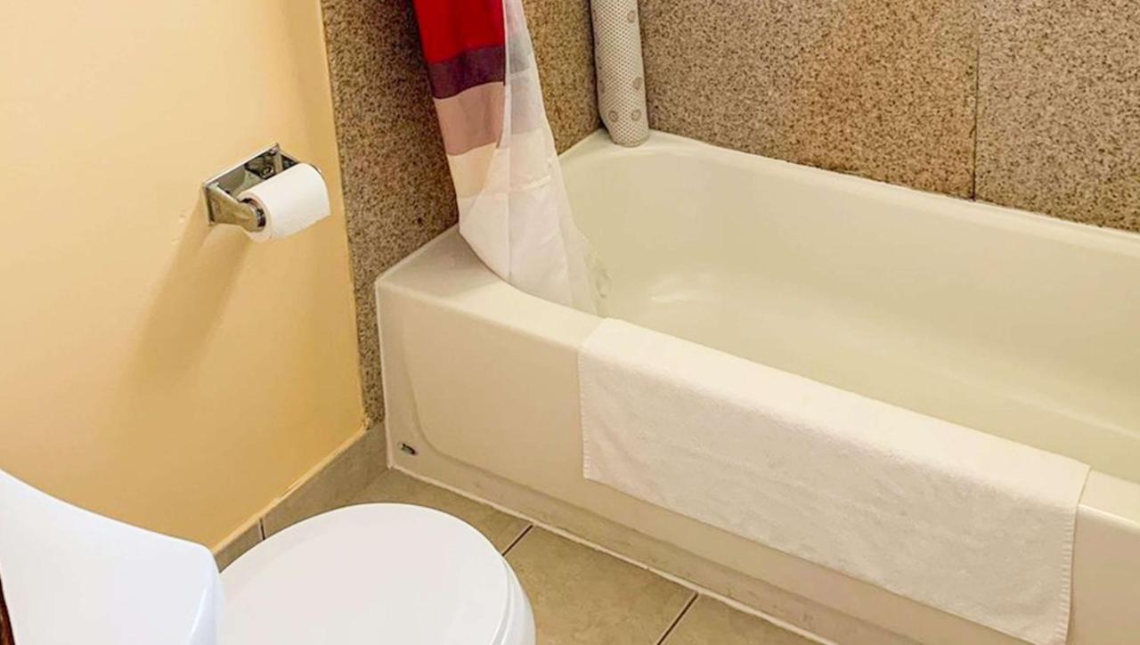 Relax Inn Bloomsburg Esterno foto