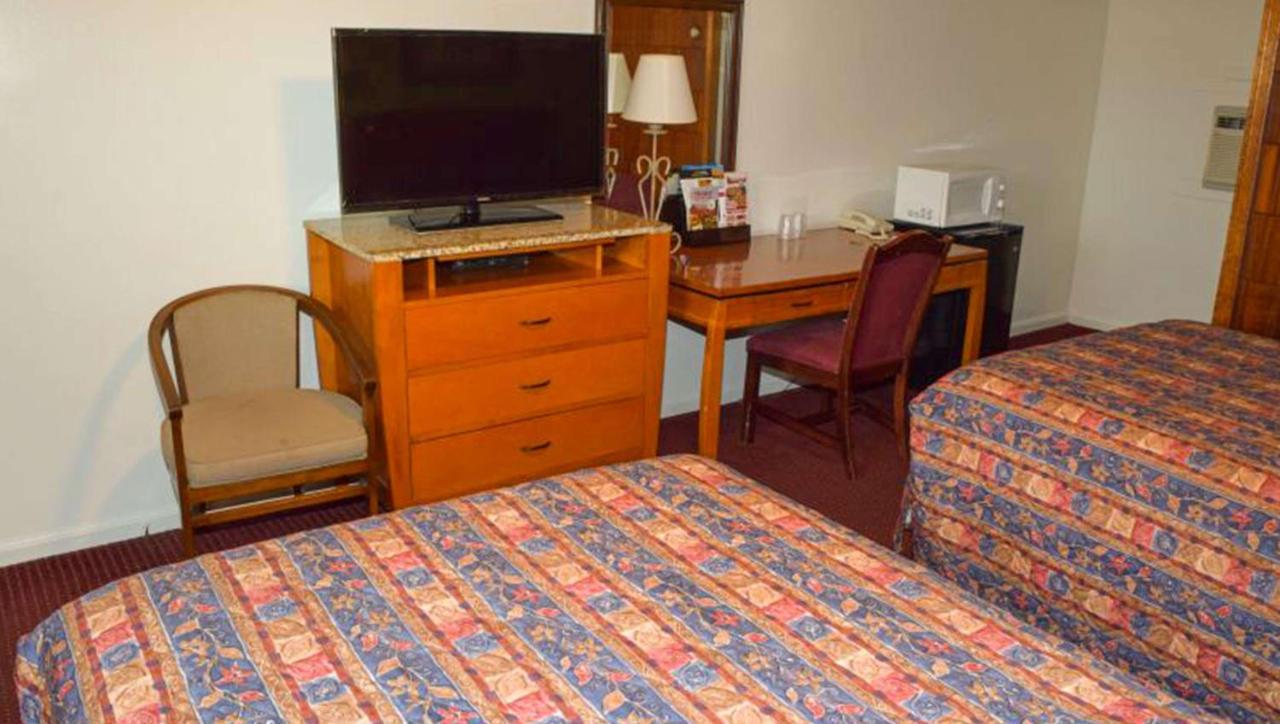 Relax Inn Bloomsburg Esterno foto