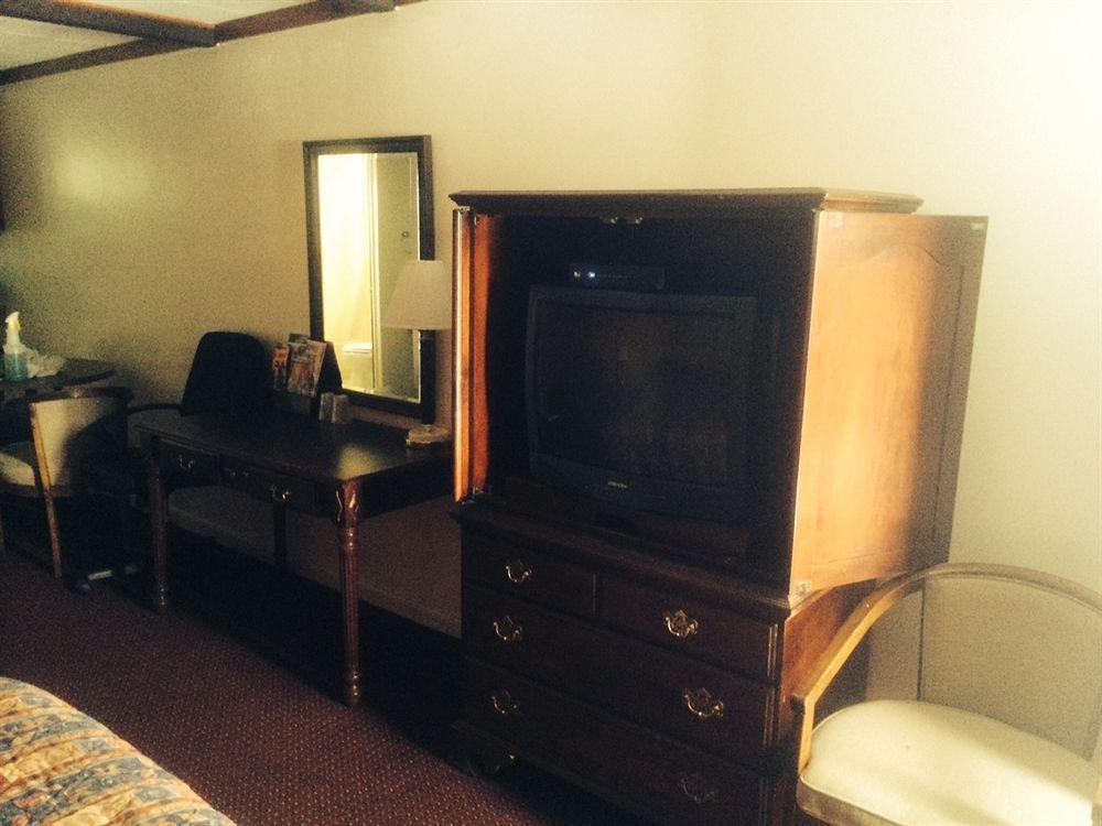Relax Inn Bloomsburg Esterno foto