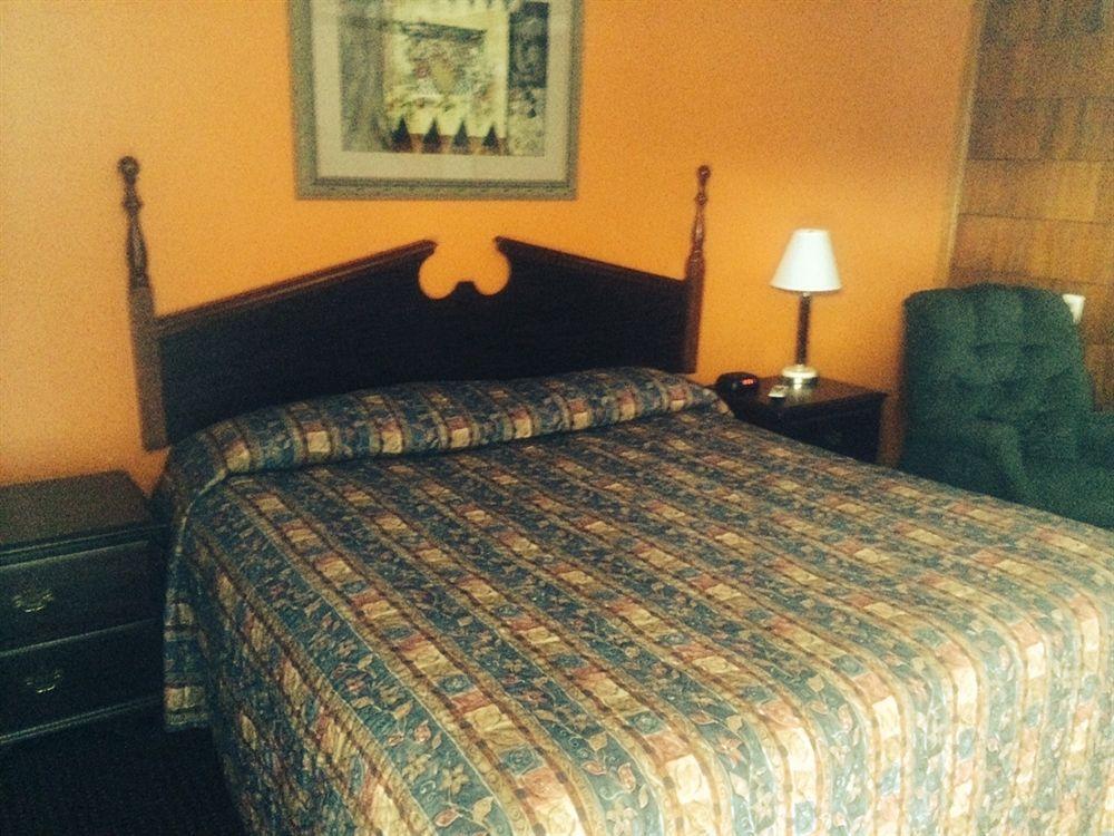 Relax Inn Bloomsburg Esterno foto