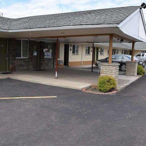 Relax Inn Bloomsburg Esterno foto